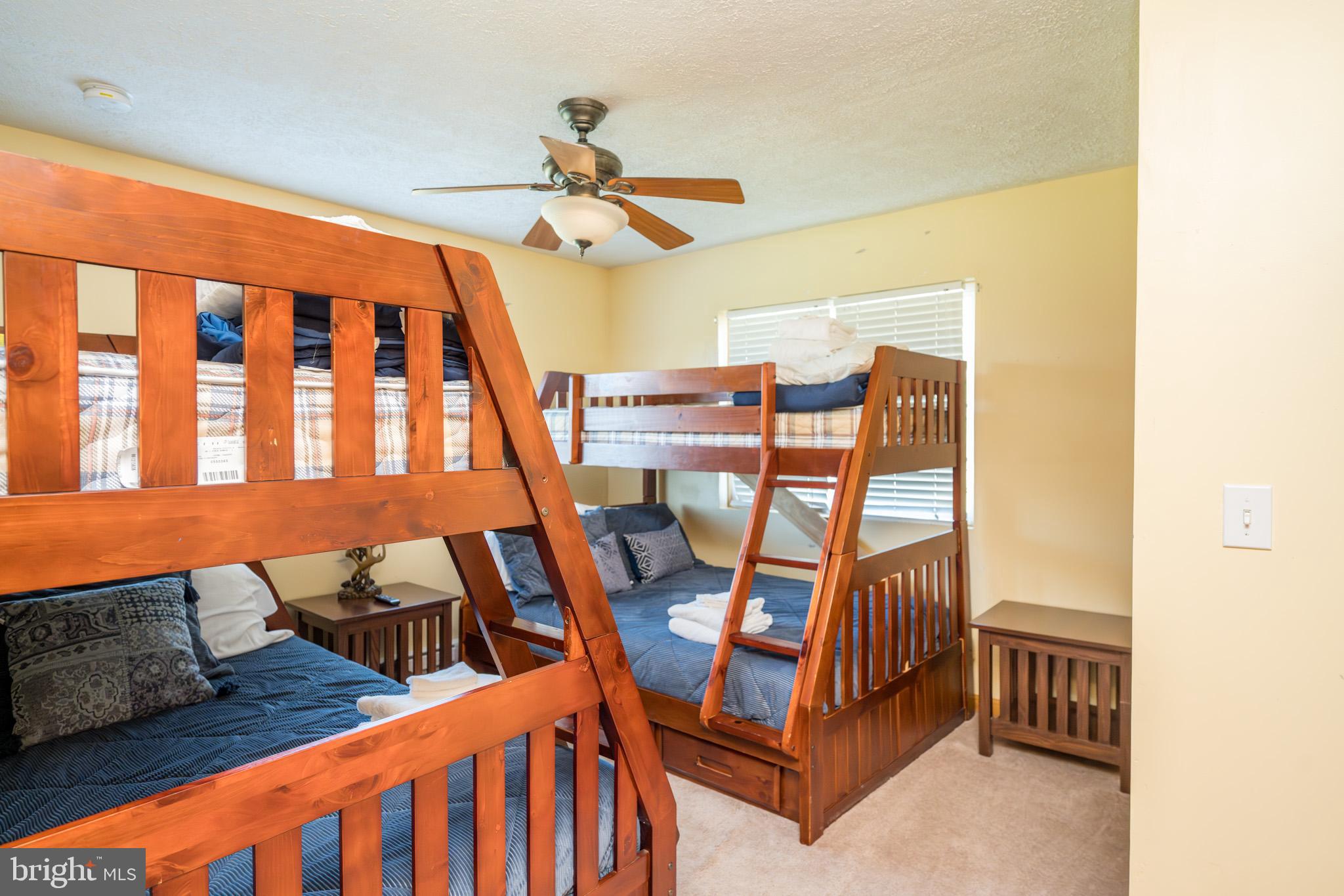 PARADISE POINT - Residential