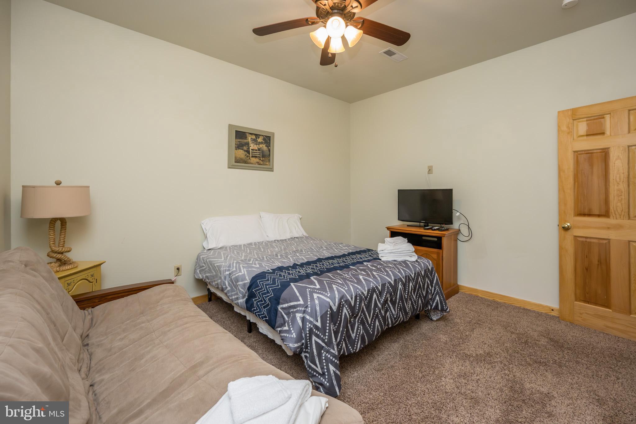 PARADISE POINT - Residential