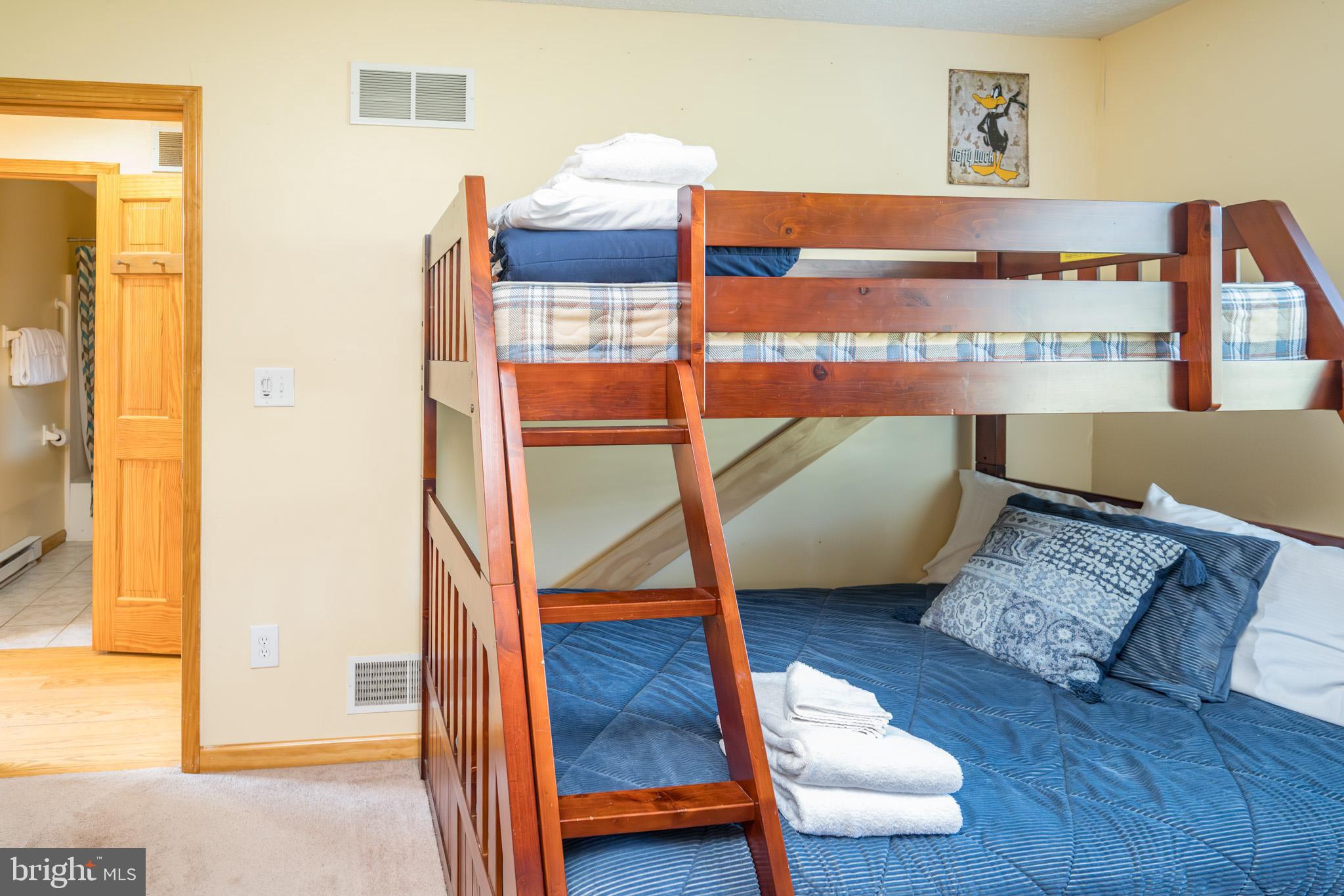 PARADISE POINT - Residential