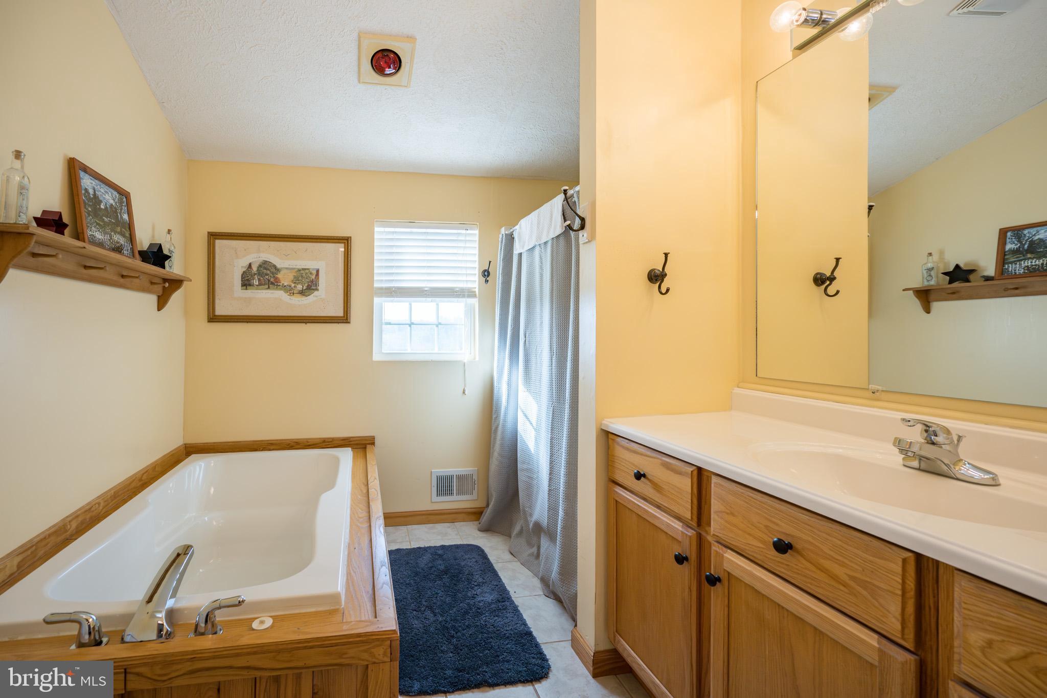 PARADISE POINT - Residential