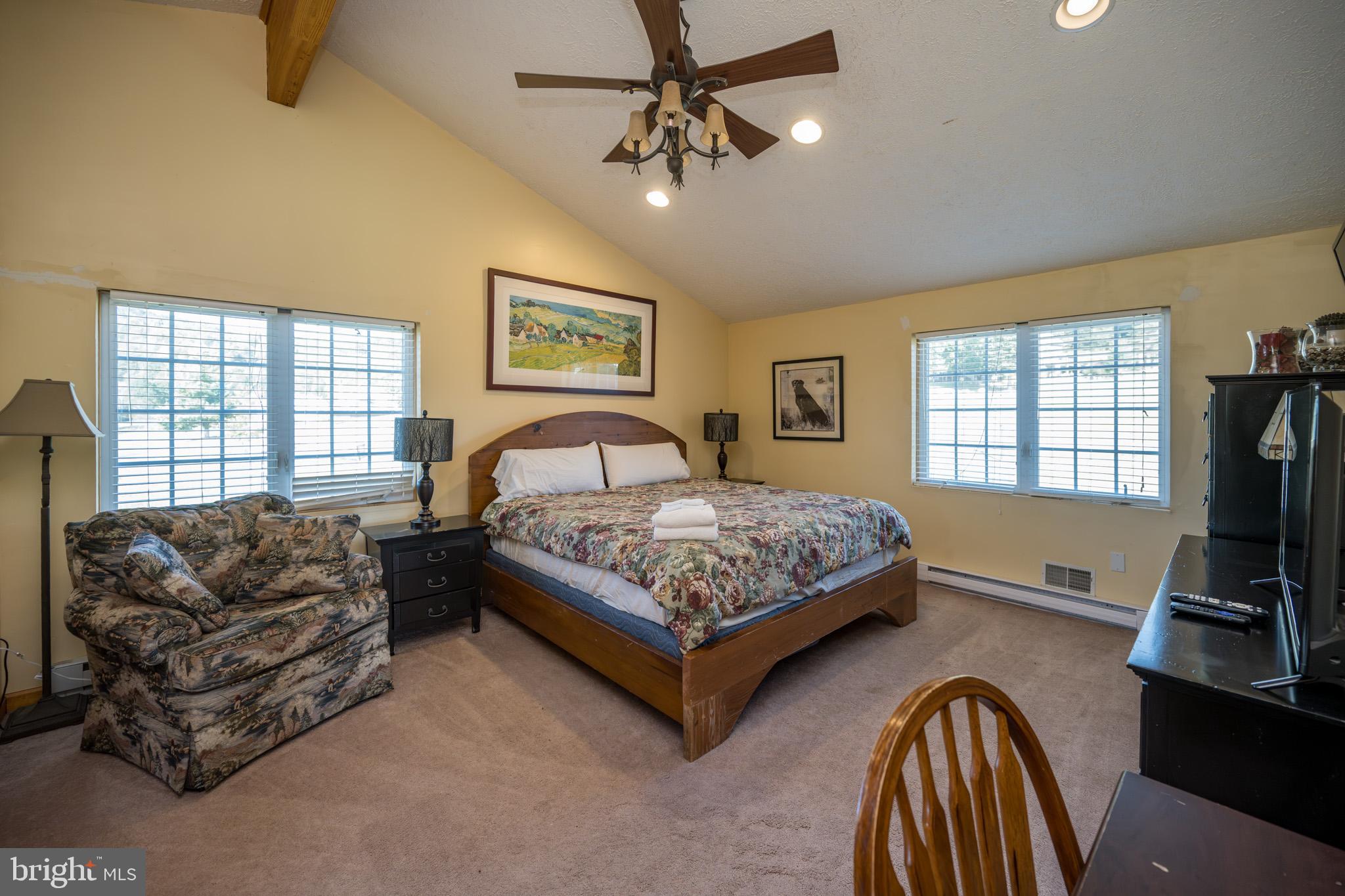 PARADISE POINT - Residential