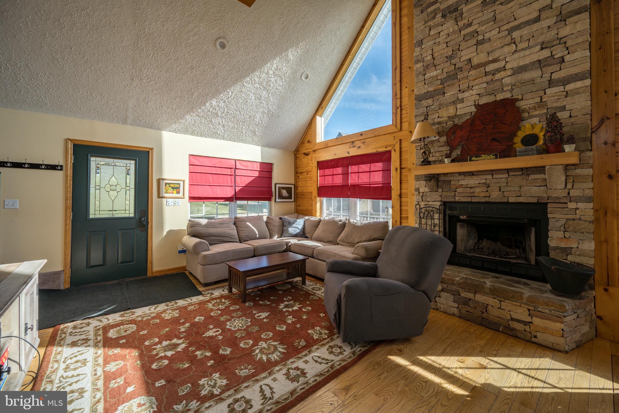 PARADISE POINT - Residential