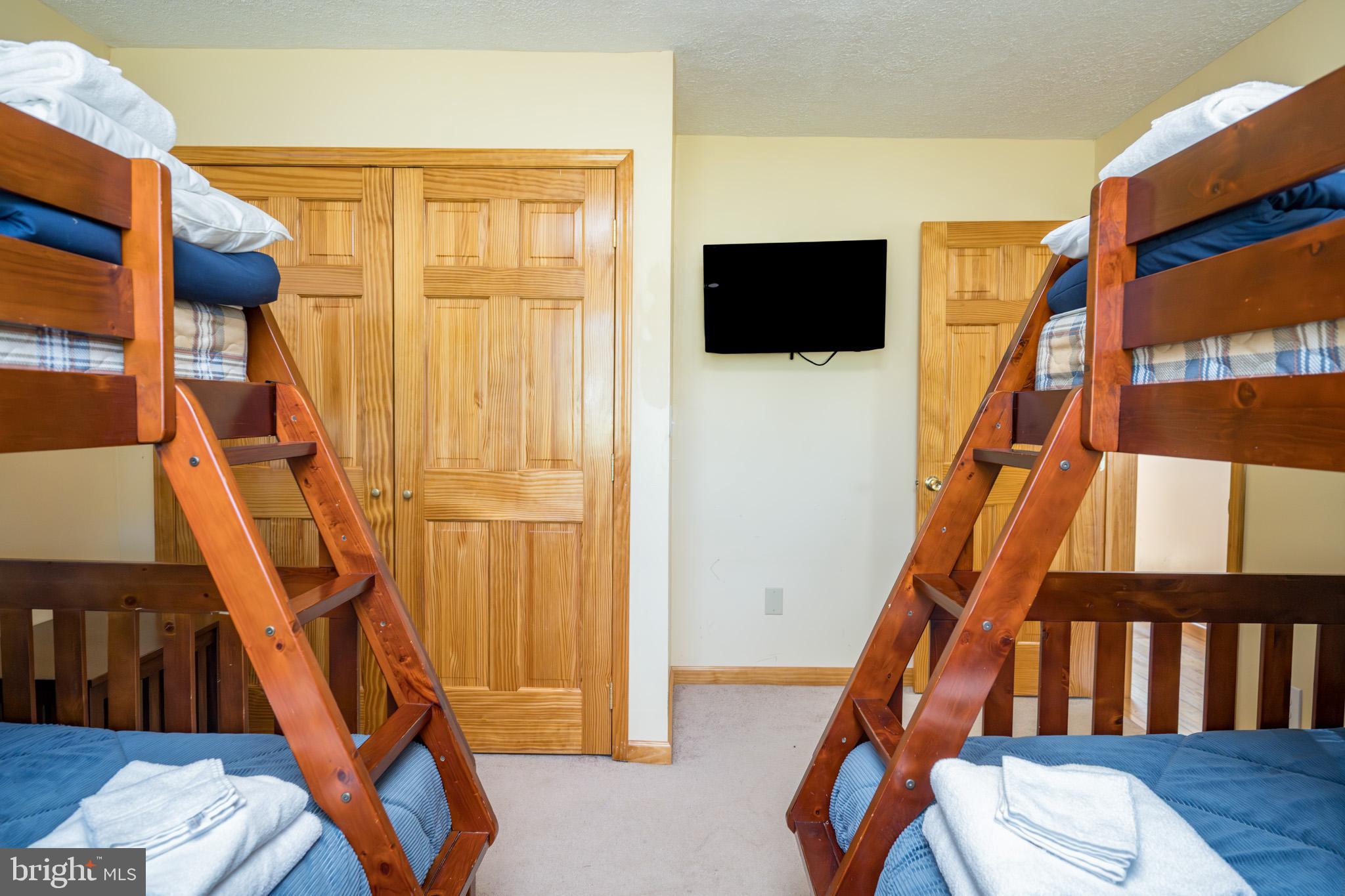 PARADISE POINT - Residential