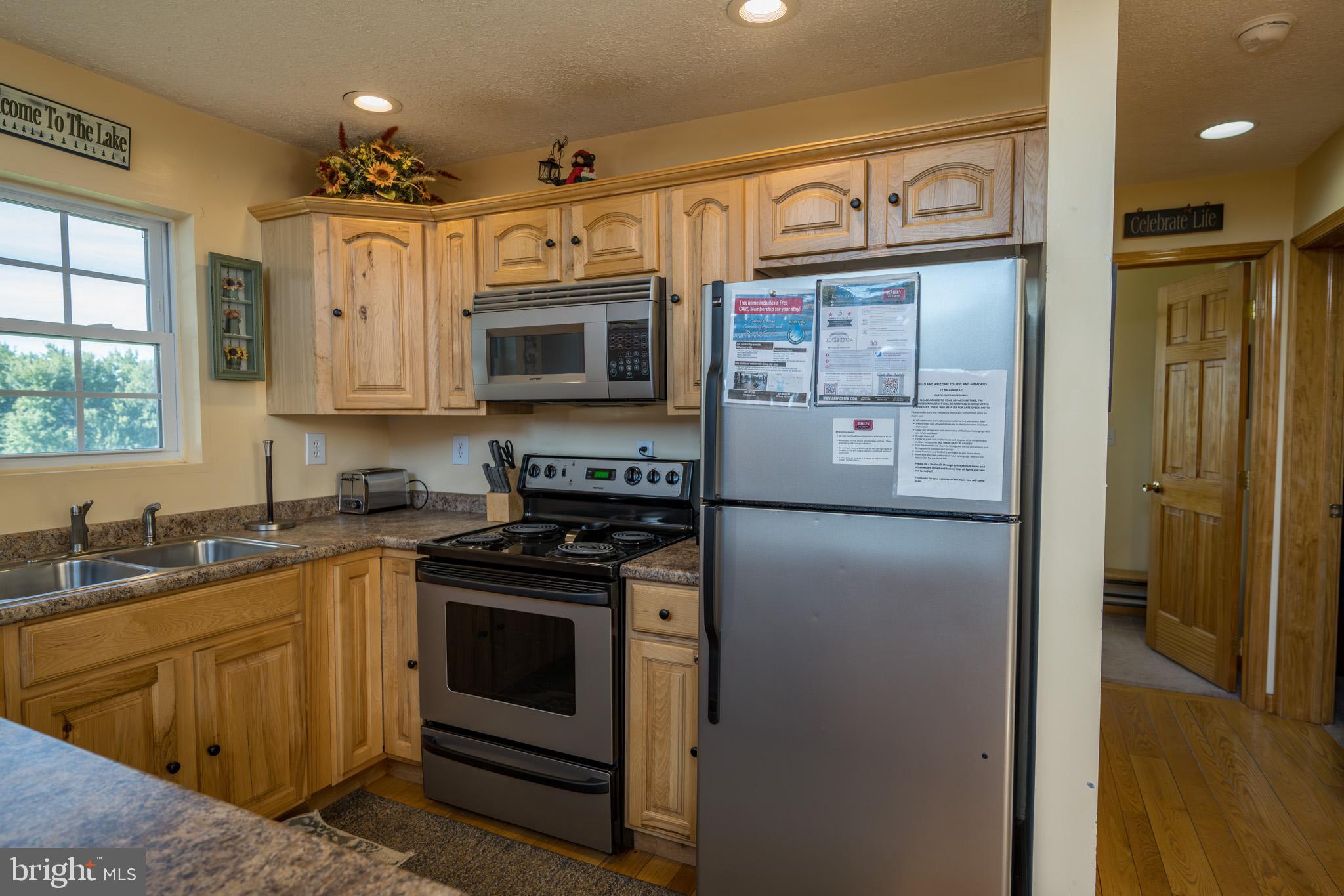 PARADISE POINT - Residential