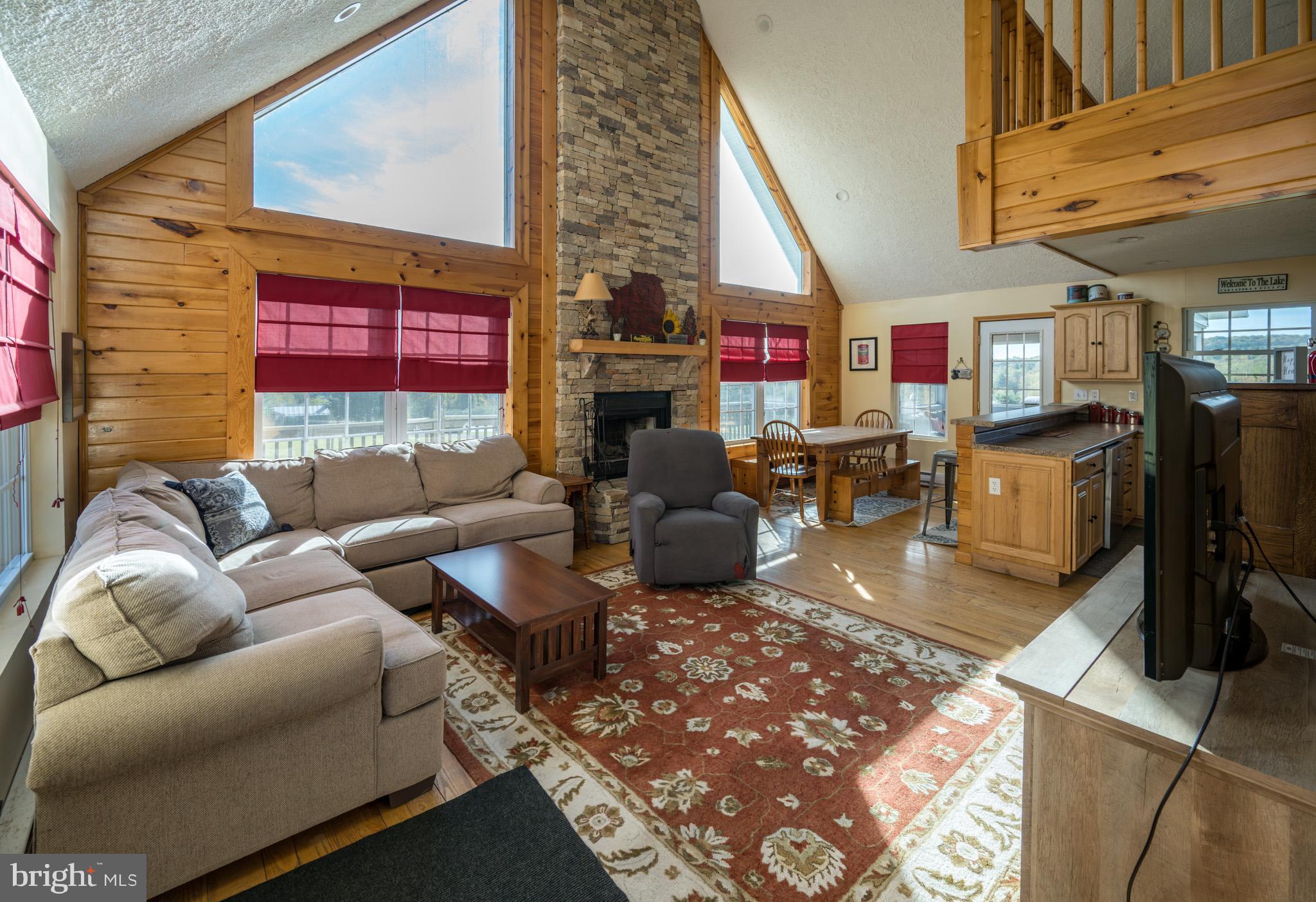 PARADISE POINT - Residential