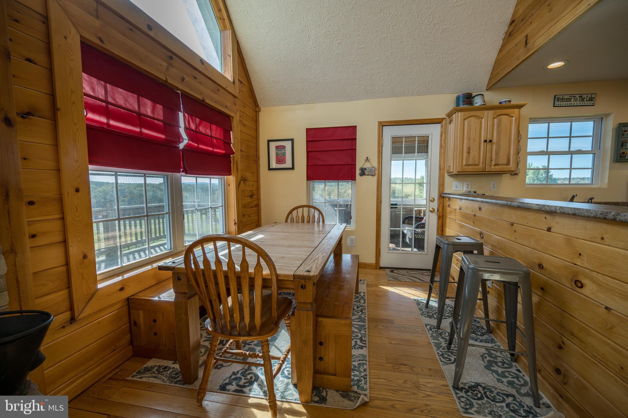 PARADISE POINT - Residential