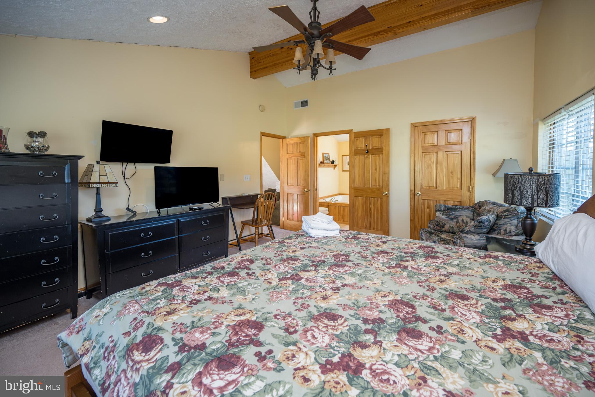 PARADISE POINT - Residential