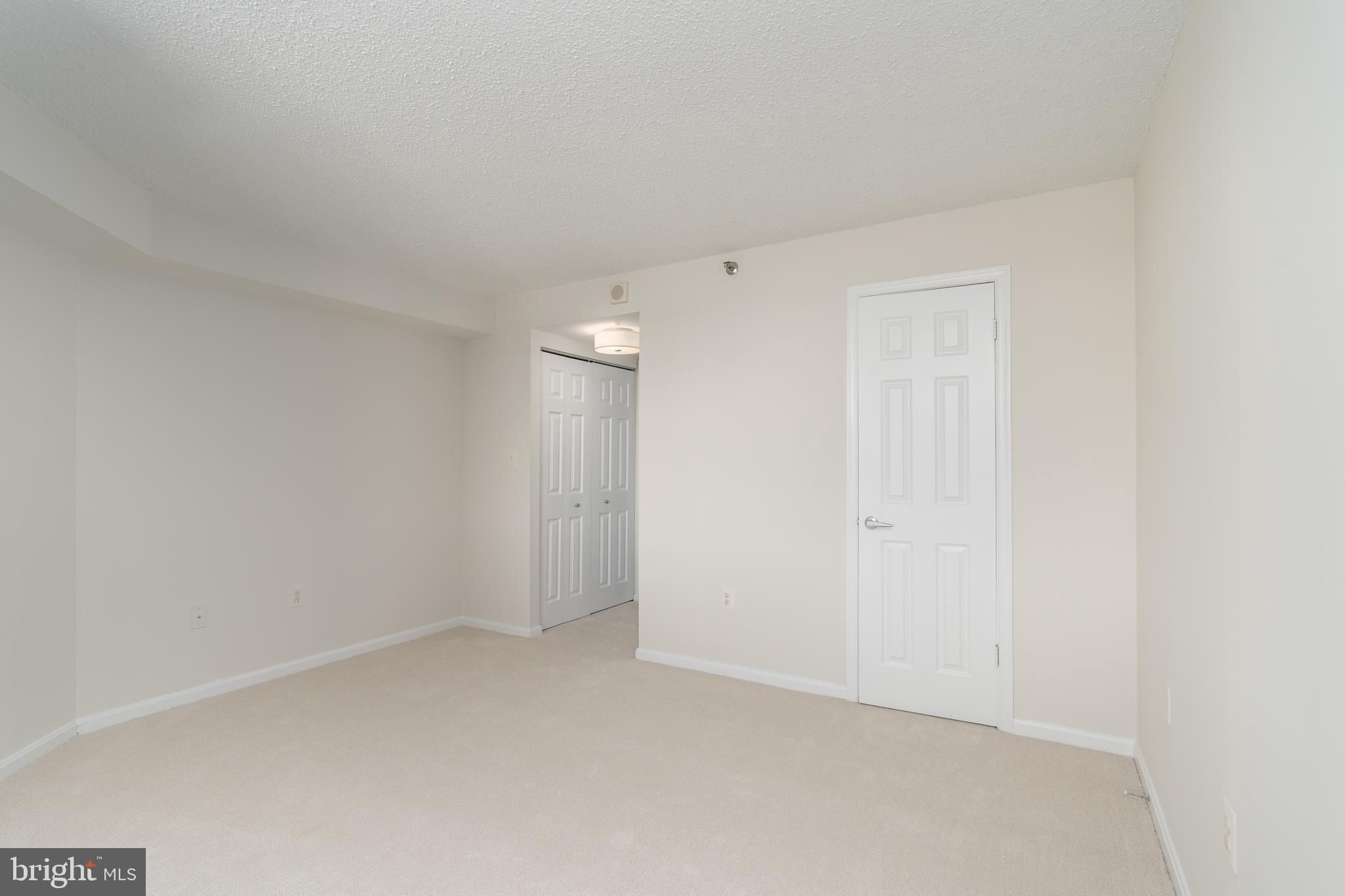 GROSVENOR PARK TOWNHOME CONDOMINIUMS - Residential