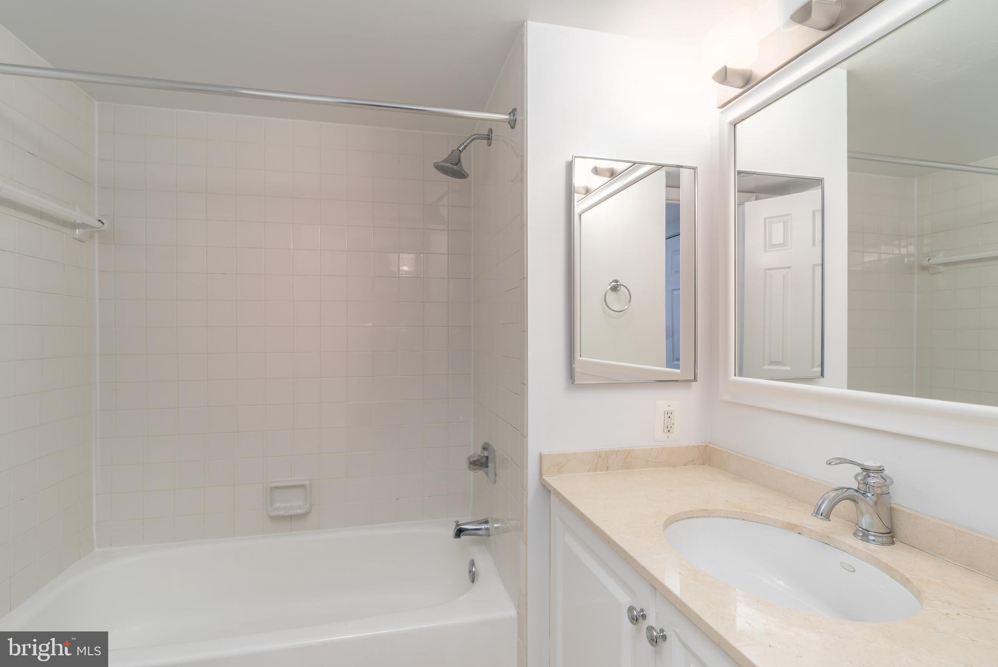 GROSVENOR PARK TOWNHOME CONDOMINIUMS - Residential