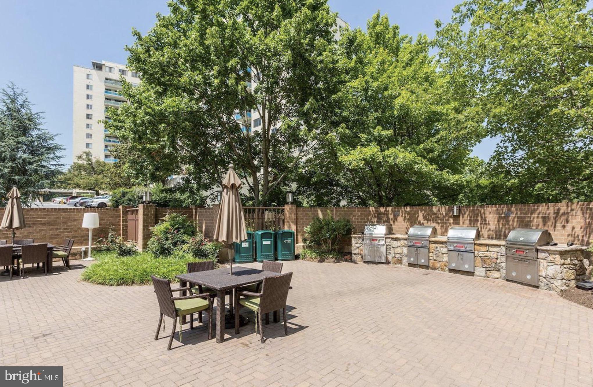 GROSVENOR PARK TOWNHOME CONDOMINIUMS - Residential