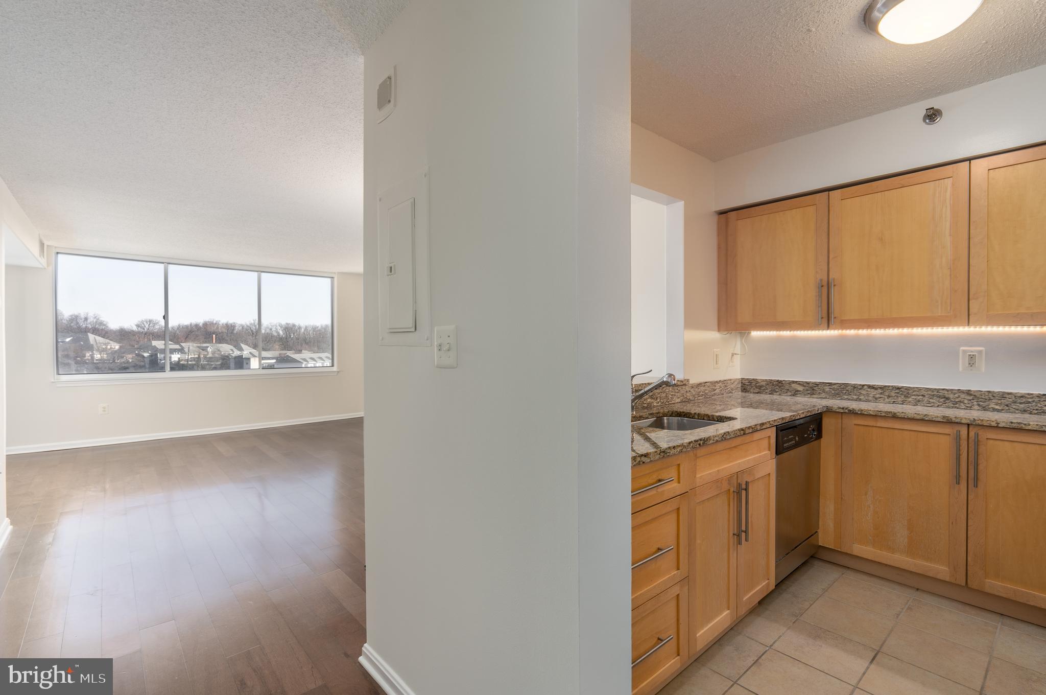 GROSVENOR PARK TOWNHOME CONDOMINIUMS - Residential