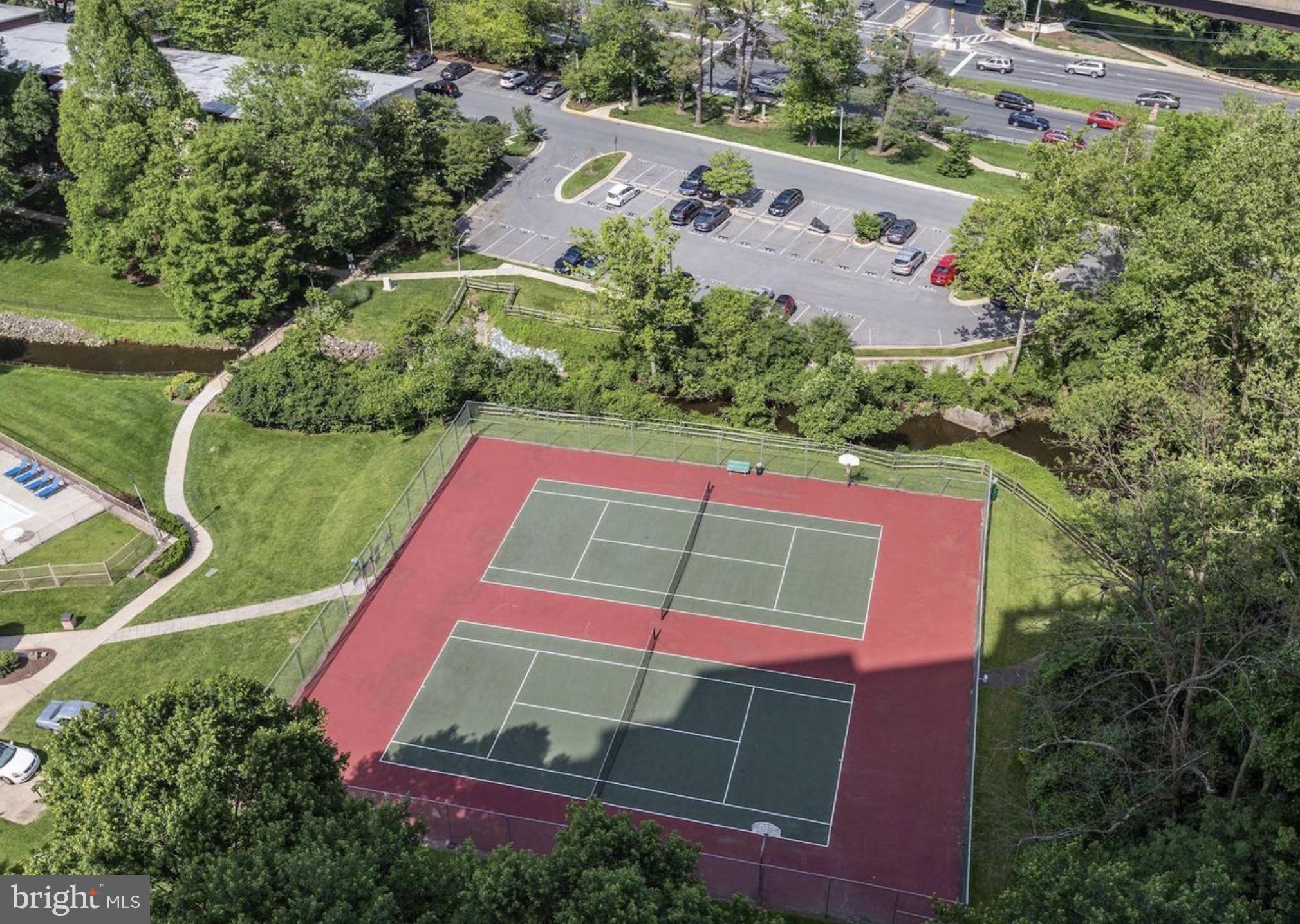 GROSVENOR PARK TOWNHOME CONDOMINIUMS - Residential