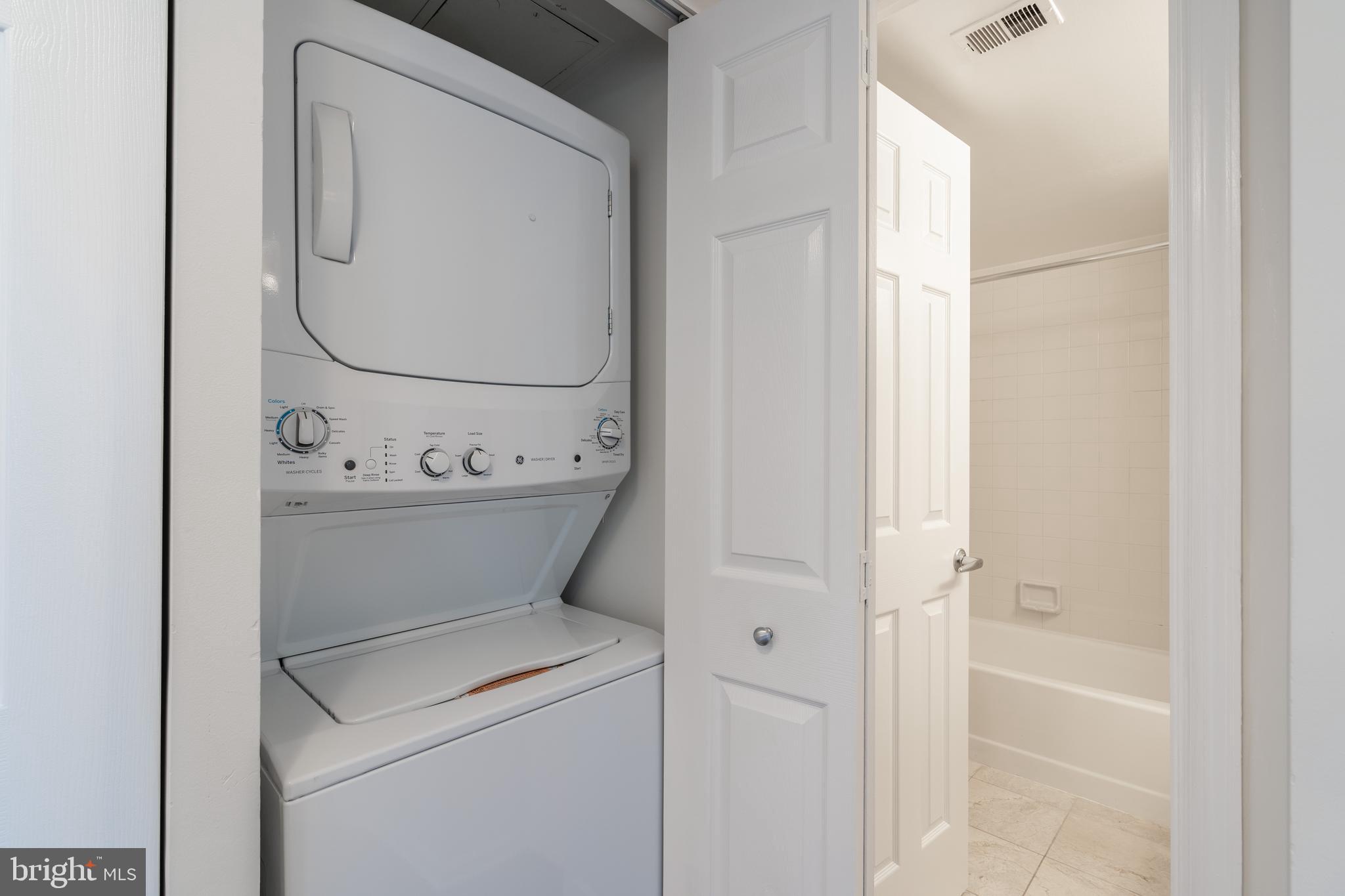 GROSVENOR PARK TOWNHOME CONDOMINIUMS - Residential