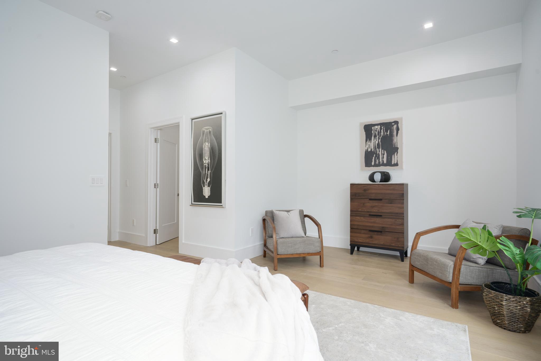 WASHINGTON SQ WEST - Residential