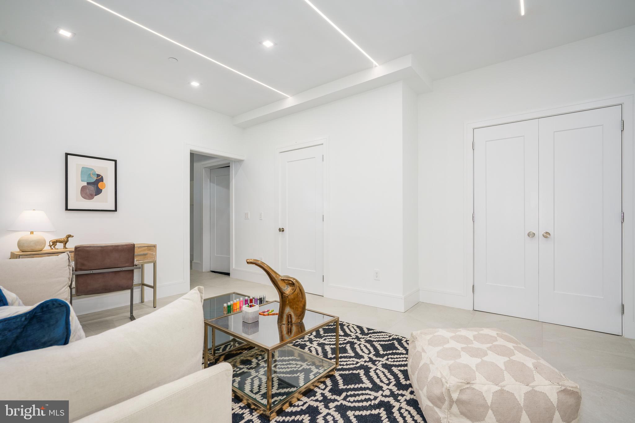 WASHINGTON SQ WEST - Residential