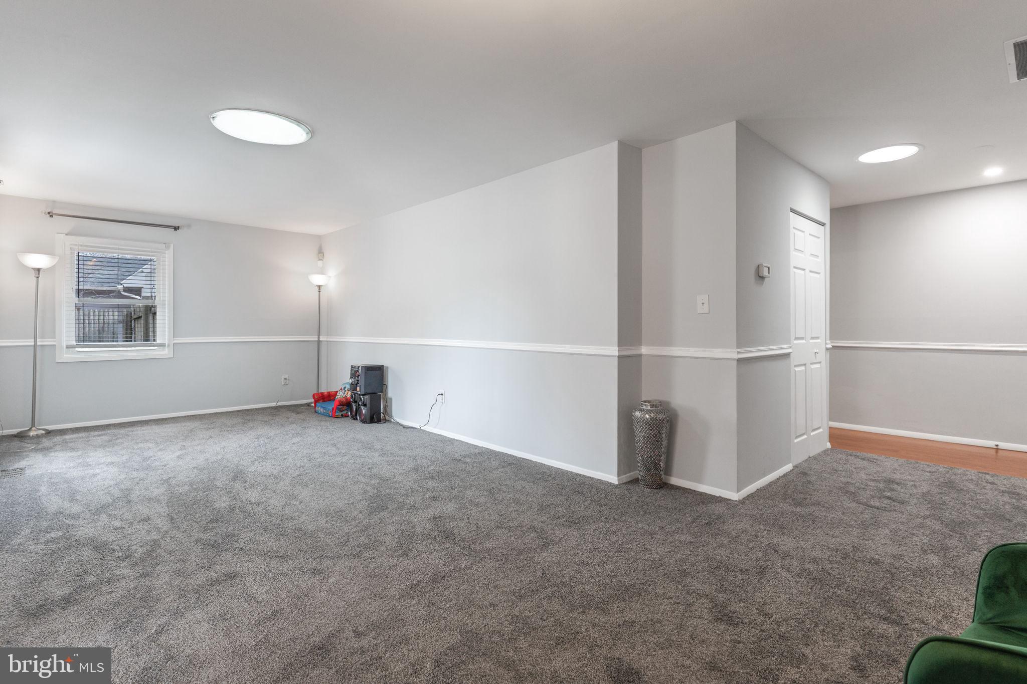 YORKTOWN - Residential