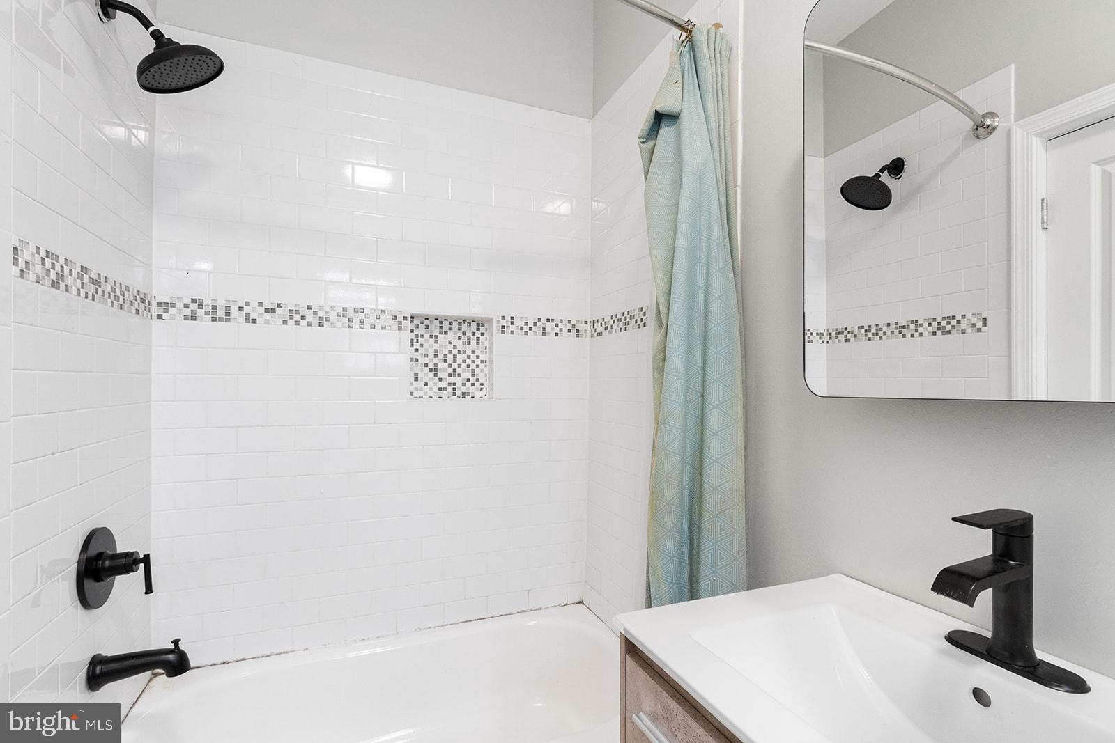 WASHINGTON SQ - Residential Lease