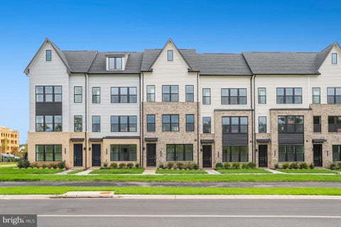 Townhouse For Rent - 24983 Rosslare Harbour Terrace<br/> CHANTILLY, VA 20152