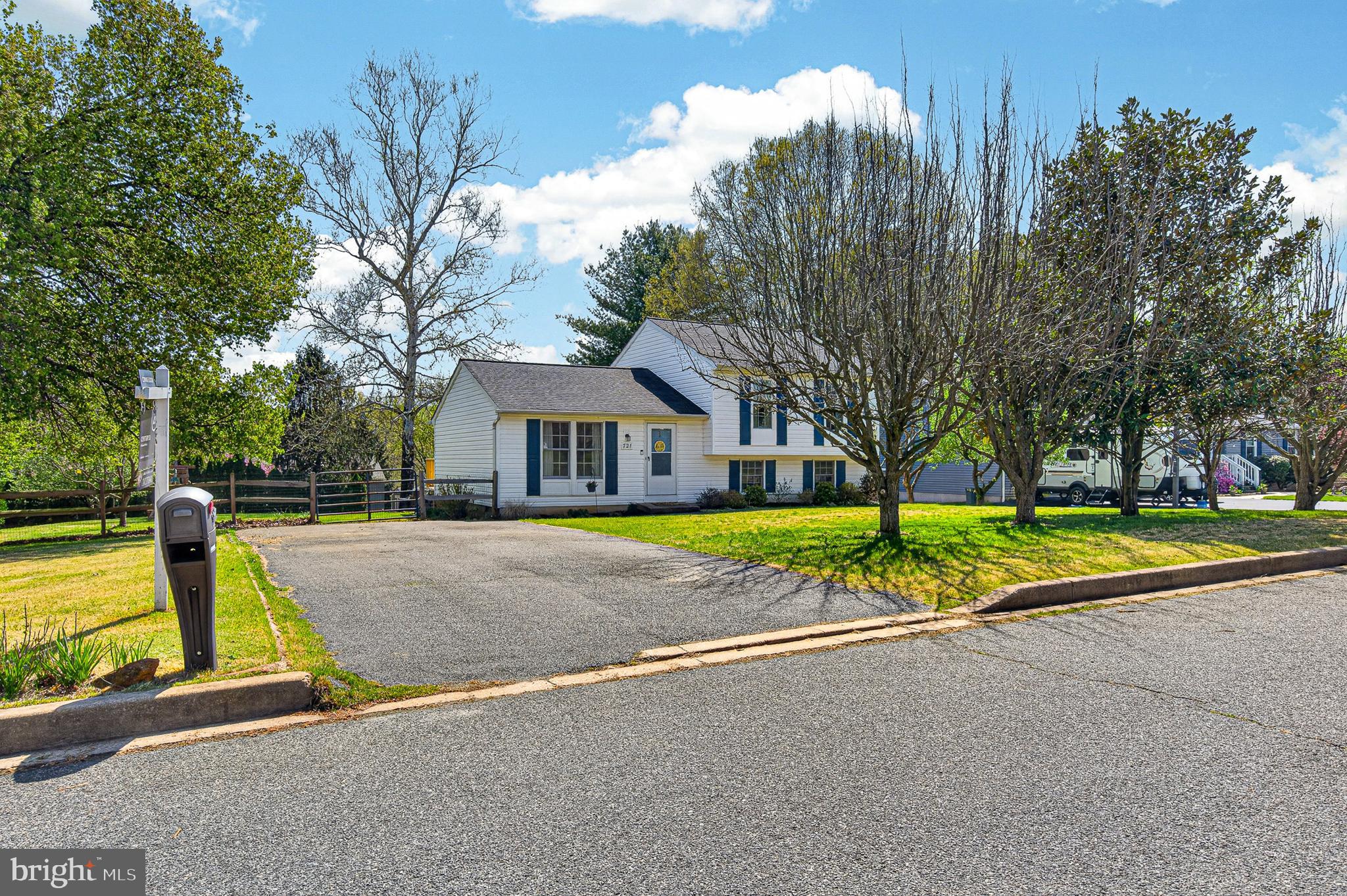 ROYAL EXCHANGE - Residential