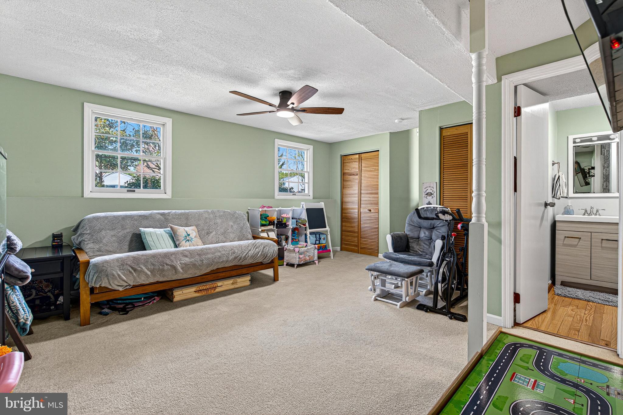 ROYAL EXCHANGE - Residential