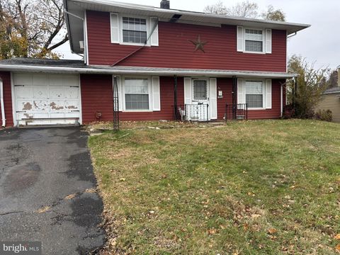 43 TWEED ROAD LEVITTOWN PA 19056