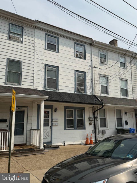 Townhouse For Rent - 227 E Broad St #2<br/> BURLINGTON, NJ 08016