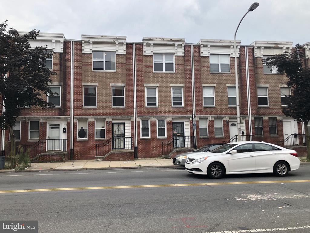 Fantastic rental close to temple. This is a 5 bed 6 bath property each room has its own bathroom!! There is also a den. Basement is finished and perfect to hang out when you're not studying. This property comes with 2 car parking and a spacious yard.