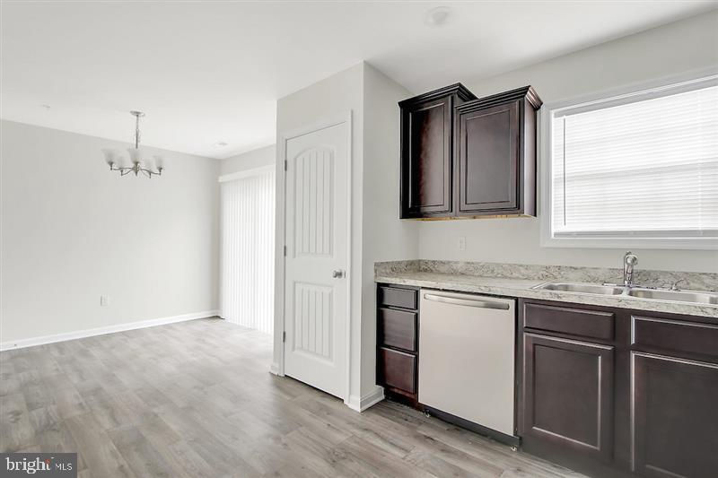 CREEKSIDE VILLAGE - Residential