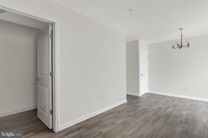 CREEKSIDE VILLAGE - Residential