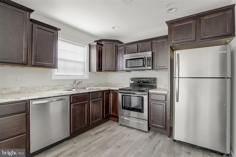 CREEKSIDE VILLAGE - Residential