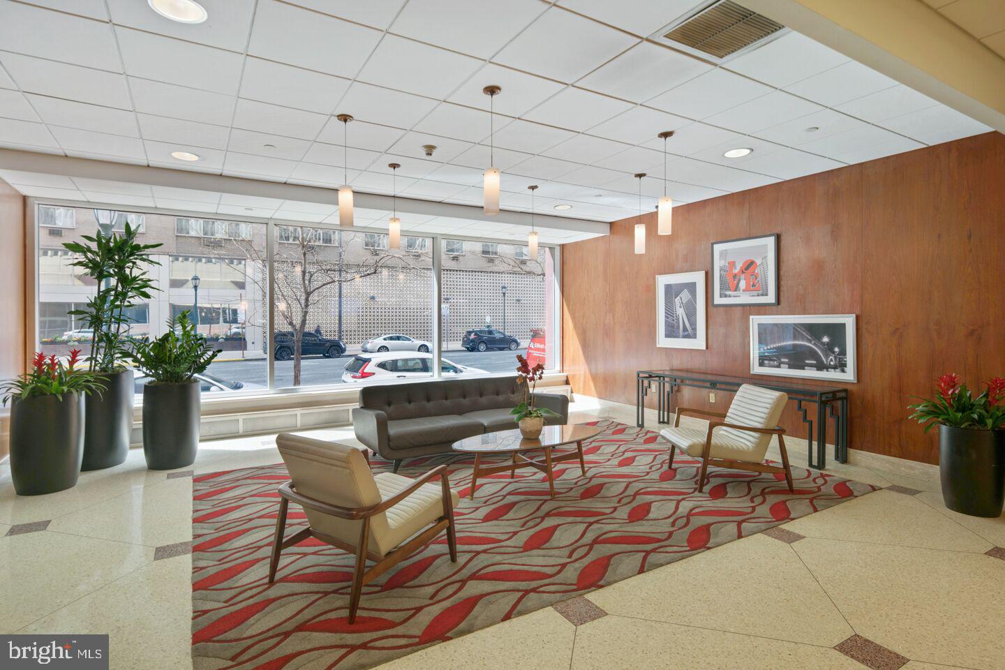 LOGAN SQUARE - Residential