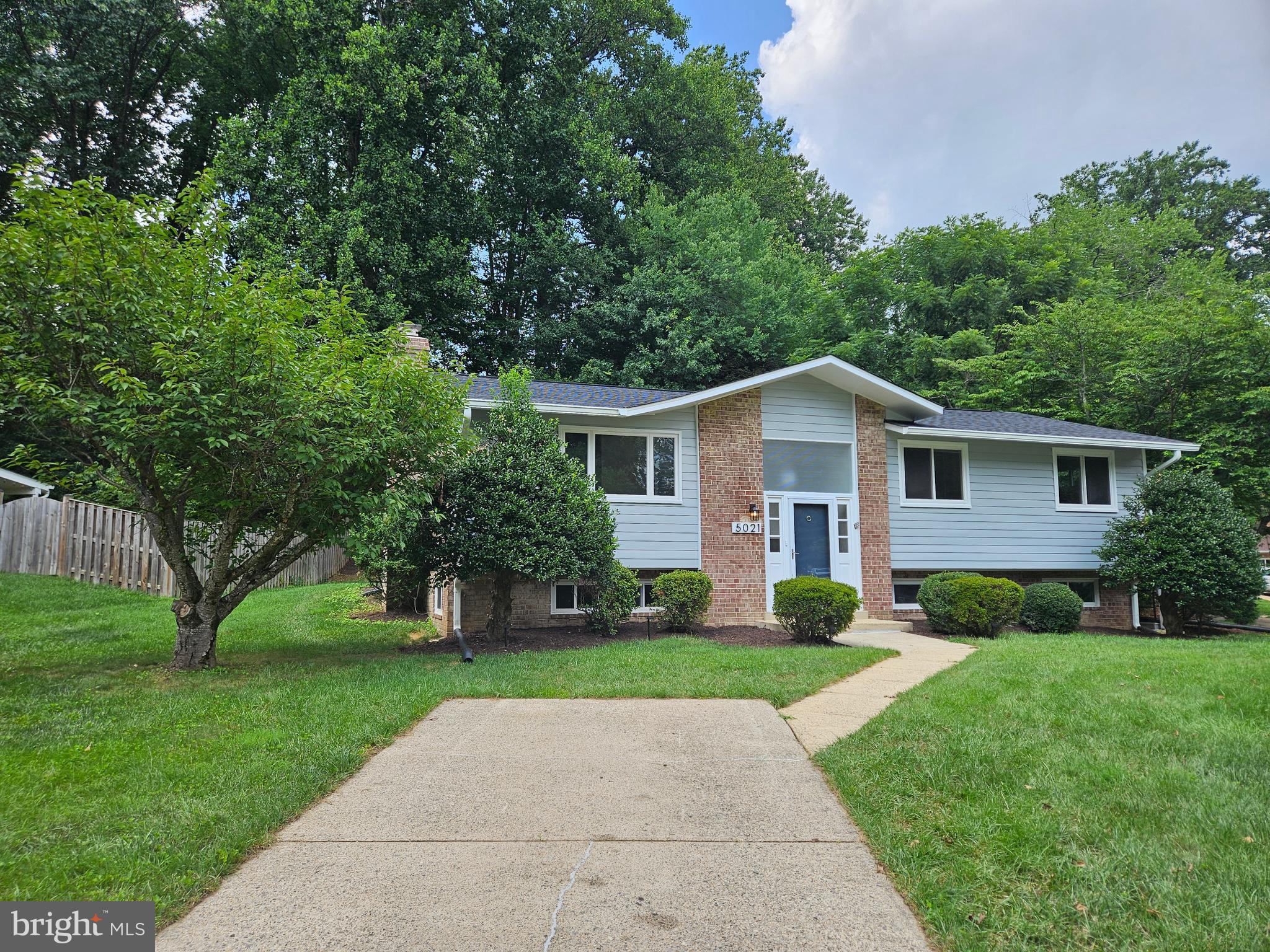 Newly totally renovated 7/2025 bright and fresh single family home @1700 square feet with 2 levels, 4 bedrooms and 2.5 bathrooms, available to rent now! Located in desirable and convenient Kings Park West in Fairfax. No pets, no smoking, no more than 2 incomes to qualify.