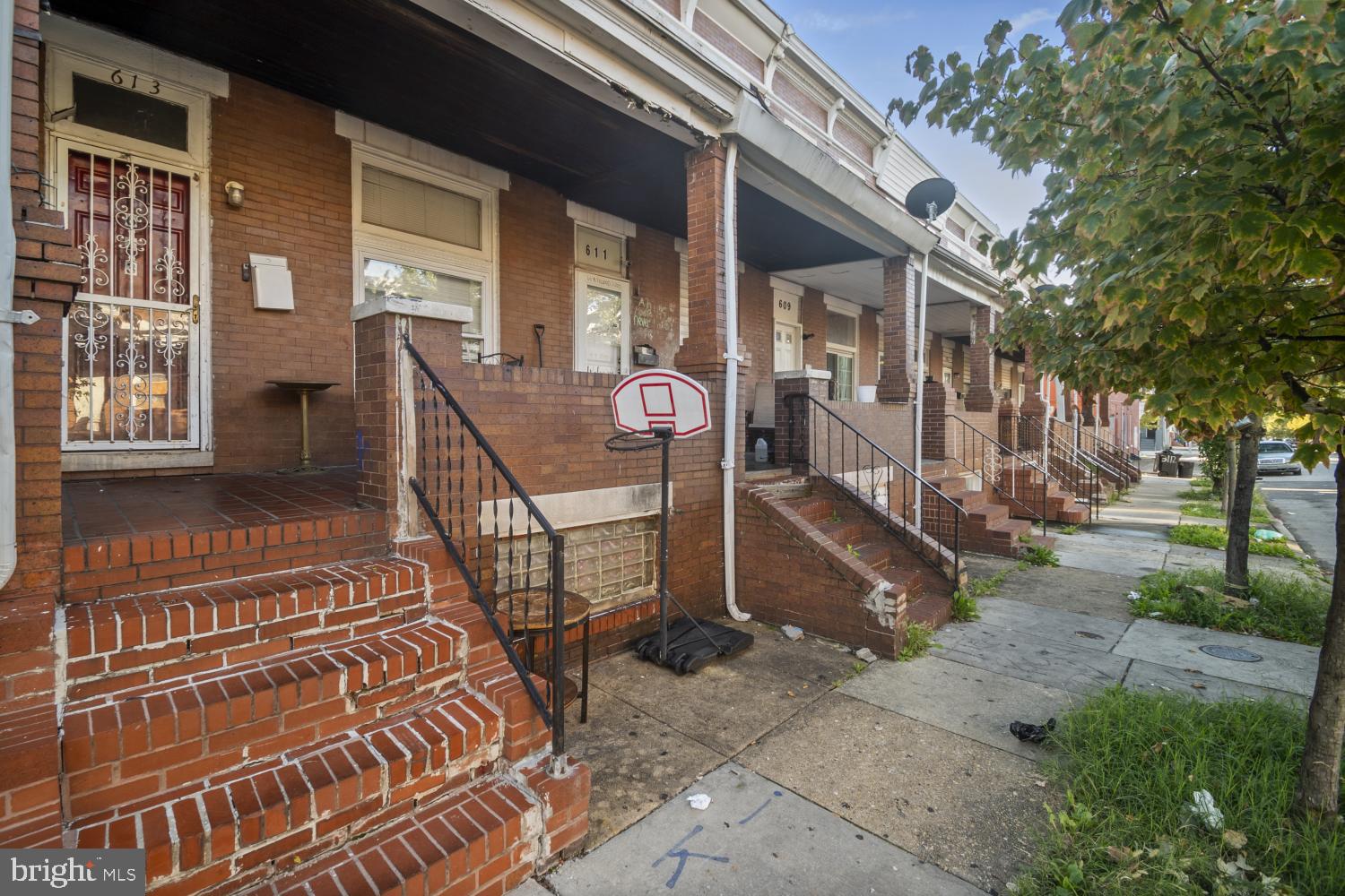613 N ELLWOOD AVENUE