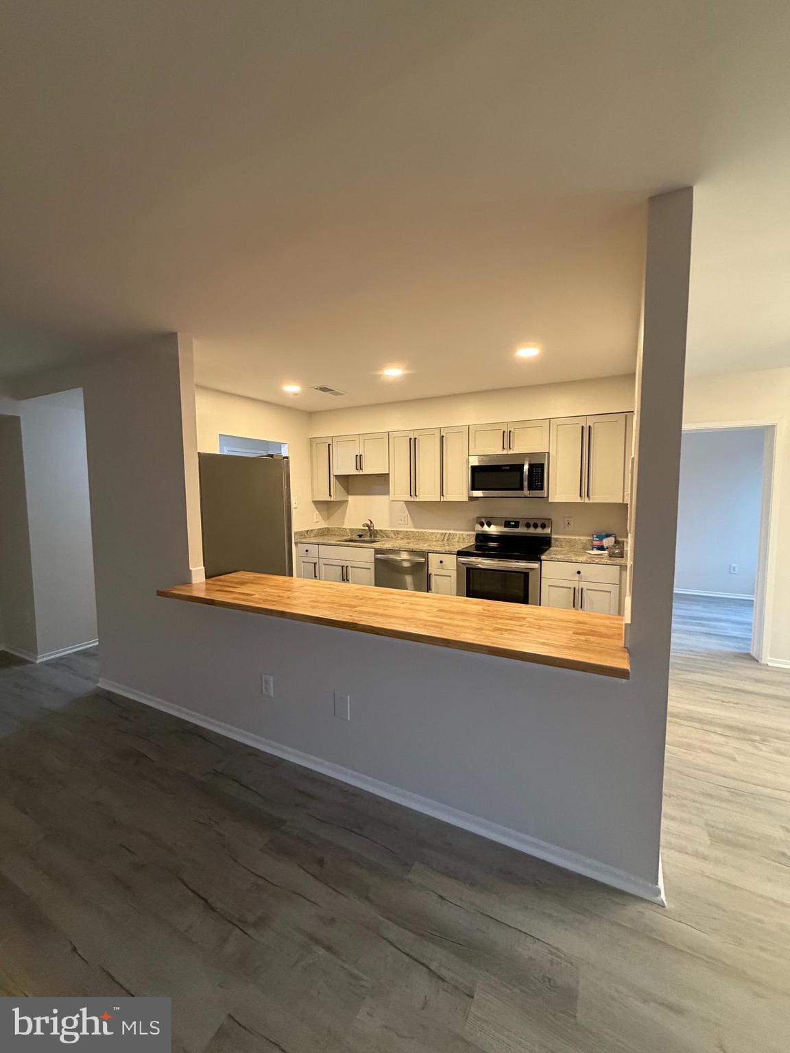 JEFFERSON MEWS - Residential Lease