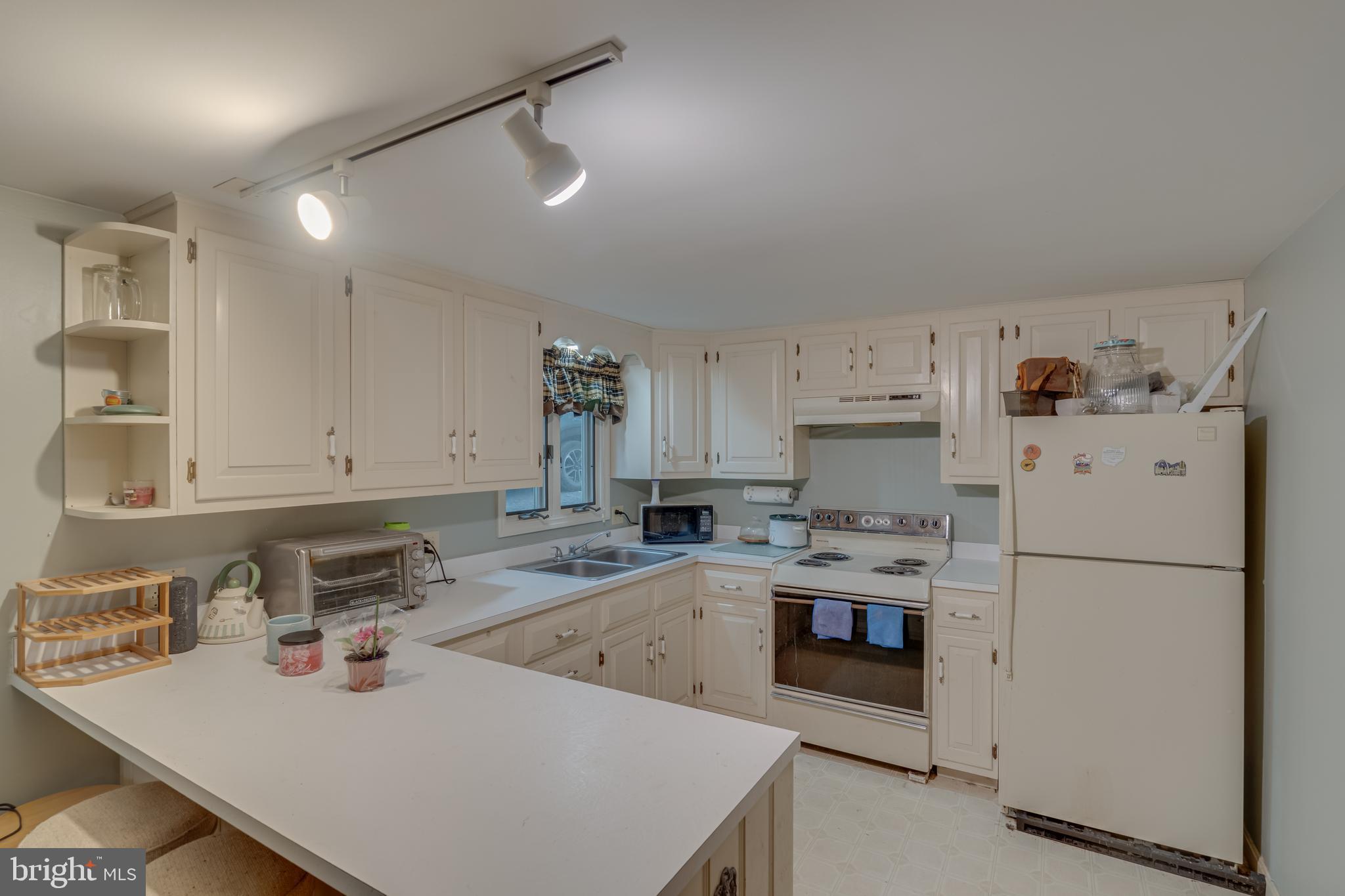 BOCA CABINS - Residential Lease