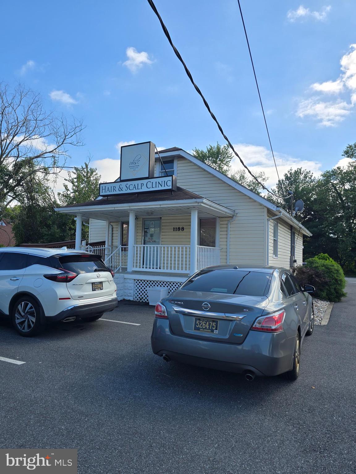 Main image without alt text