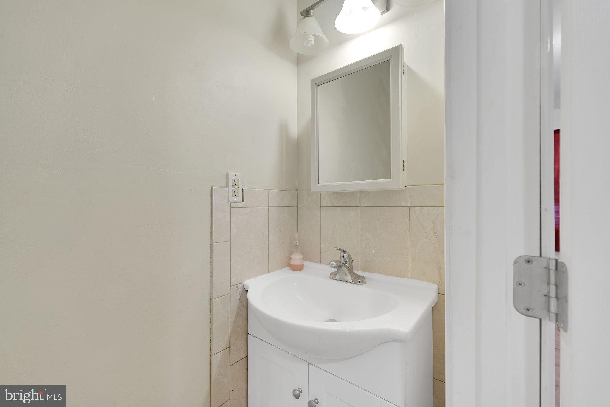 MILL HILL - Residential Lease