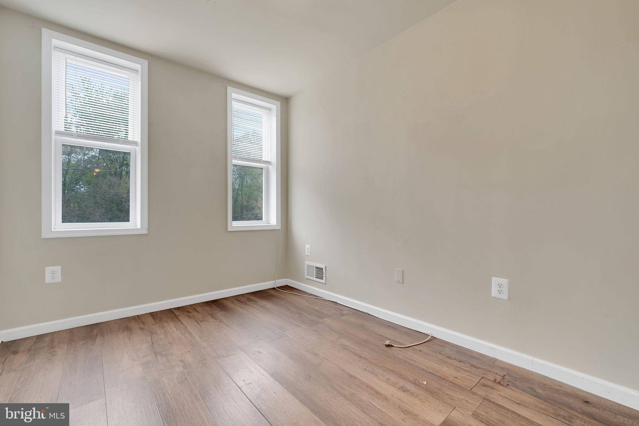 MILL HILL - Residential Lease