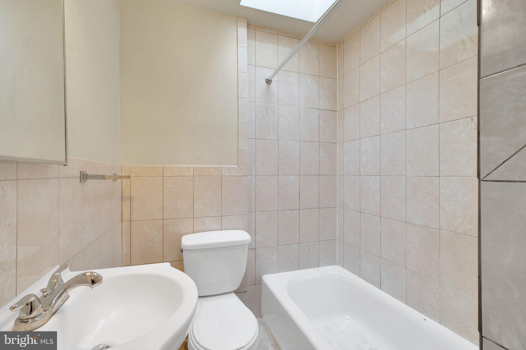 MILL HILL - Residential Lease