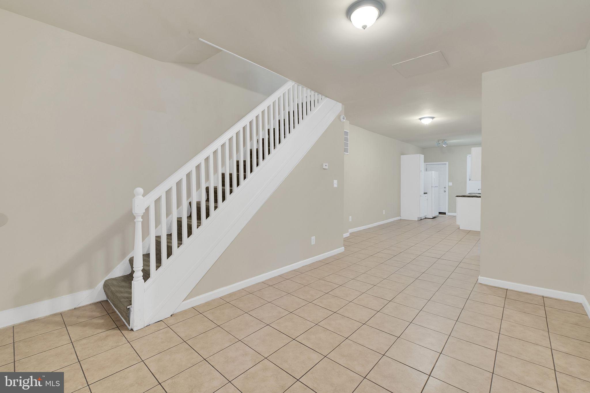 MILL HILL - Residential Lease