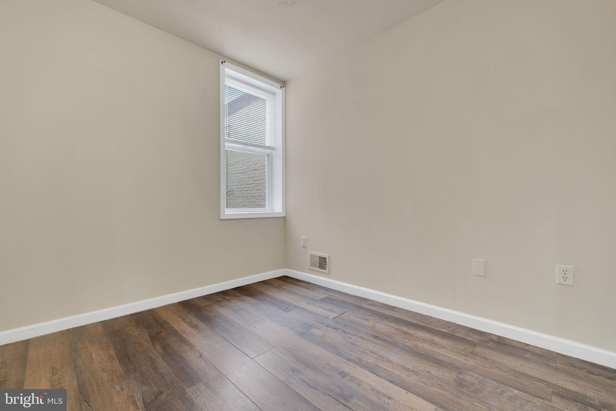 MILL HILL - Residential Lease