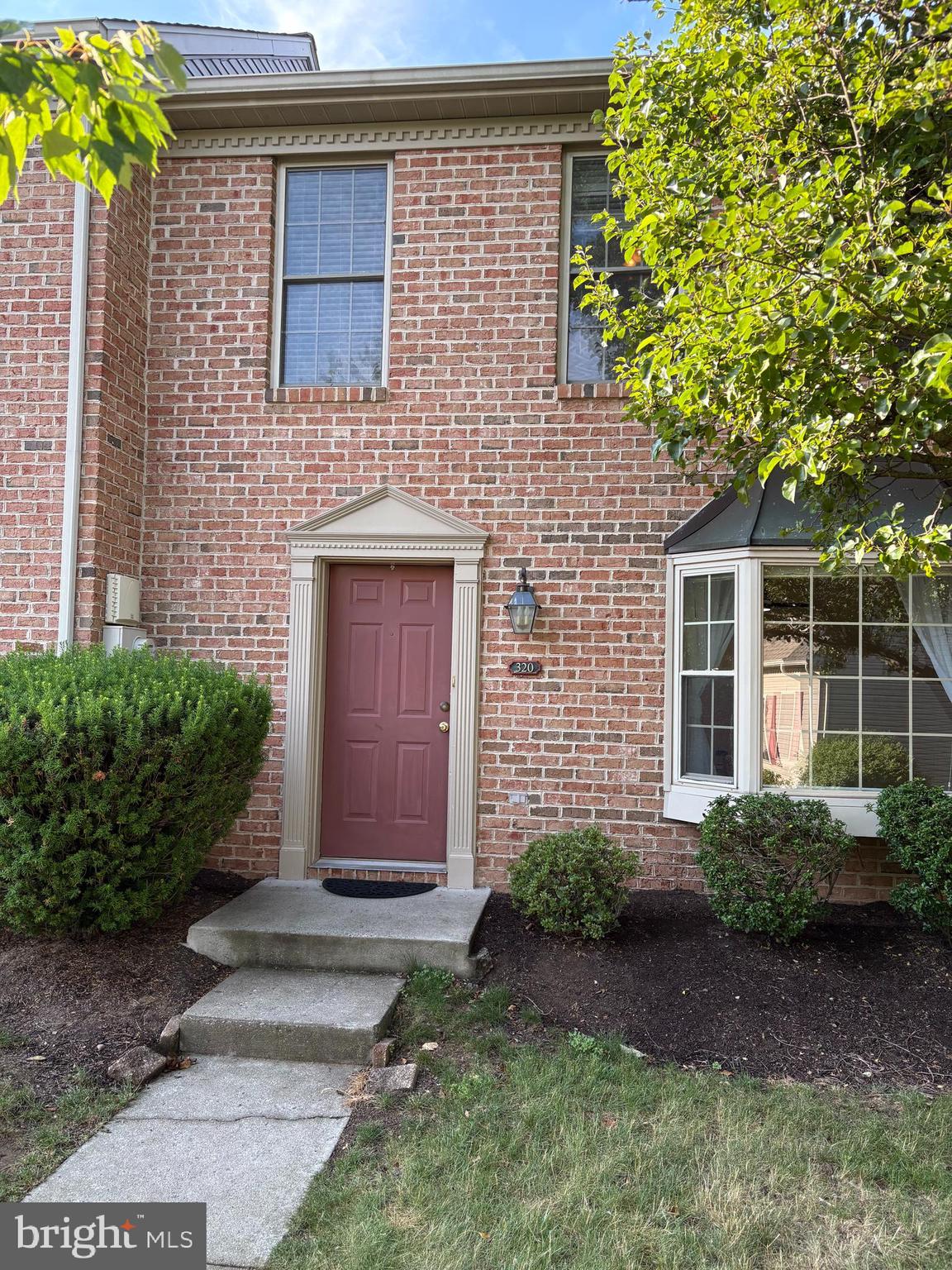 320 WOODLAND VIEW COURT