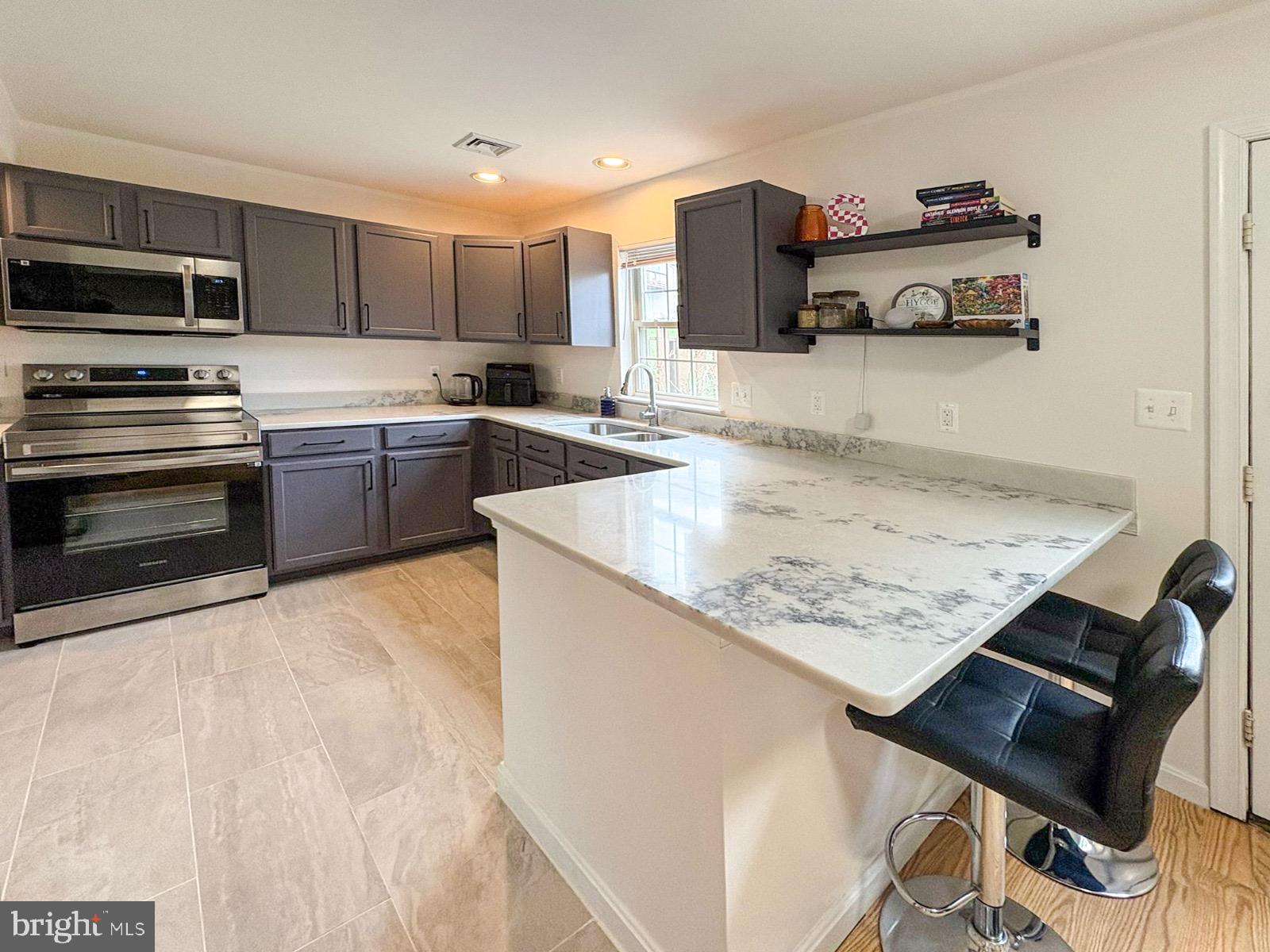 320 WOODLAND VIEW COURT