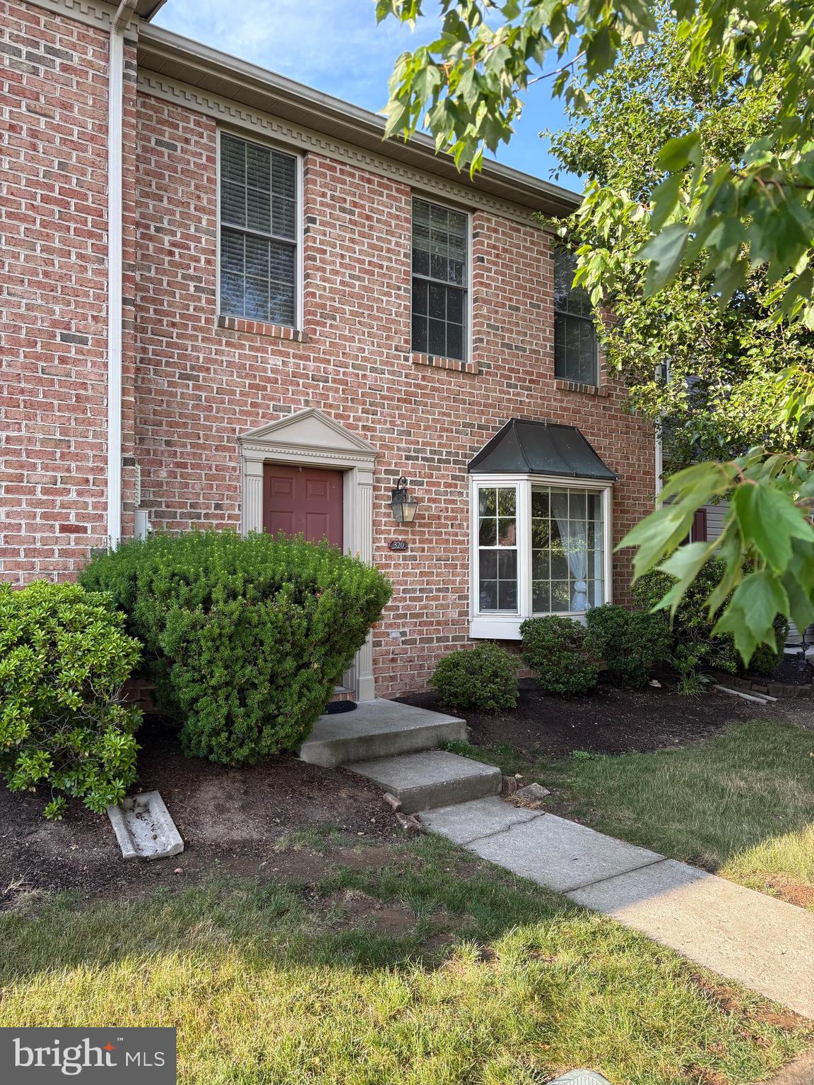 320 WOODLAND VIEW COURT