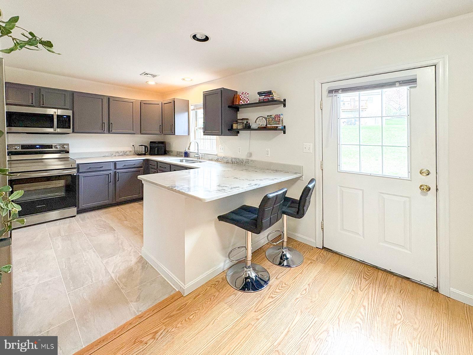 320 WOODLAND VIEW COURT