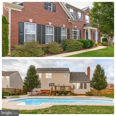 Photo of 3002 Wildflower Drive, LA PLATA, MD 20646 (MLS # MDCH2050968)