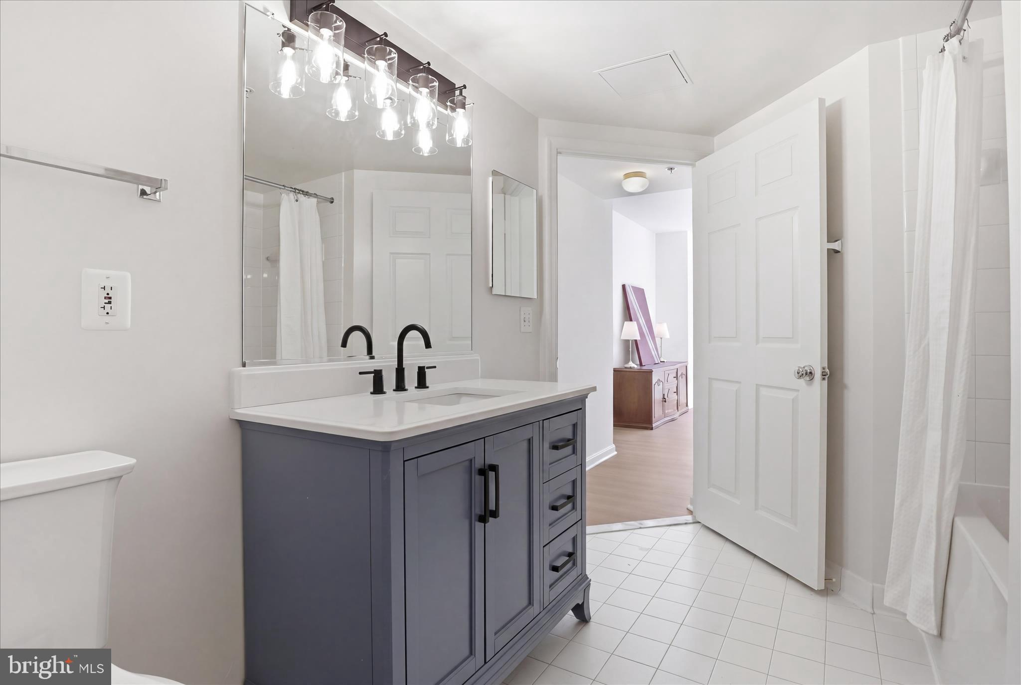 LEXINGTON SQUARE - Residential