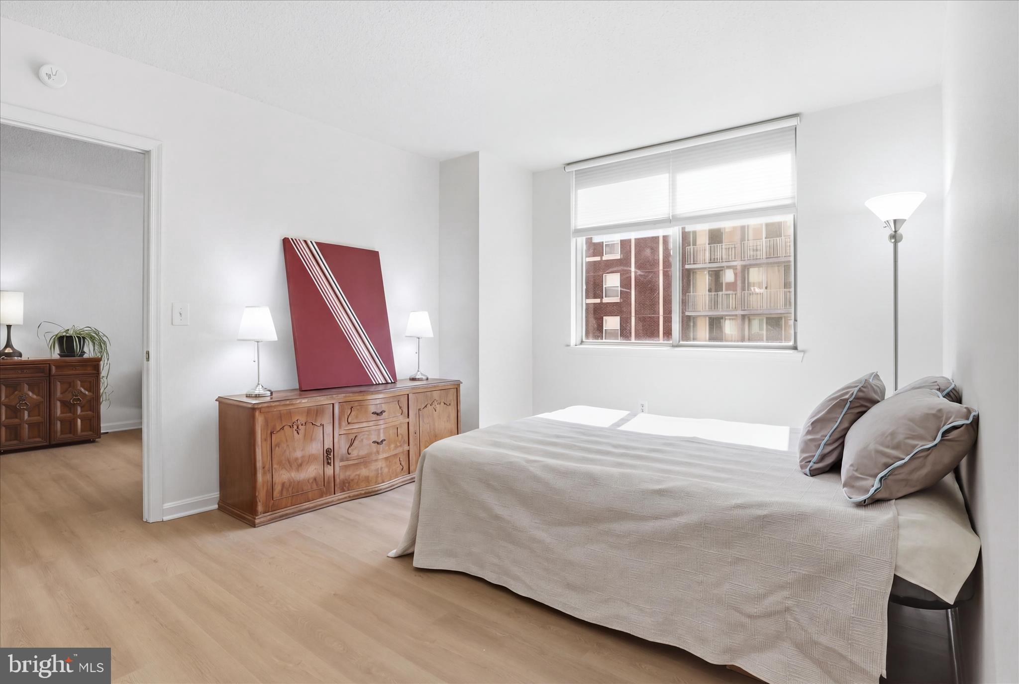 LEXINGTON SQUARE - Residential