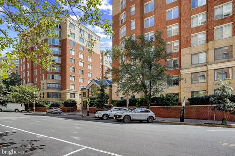 3830 9TH STREET N 504W ARLINGTON VA 22203
