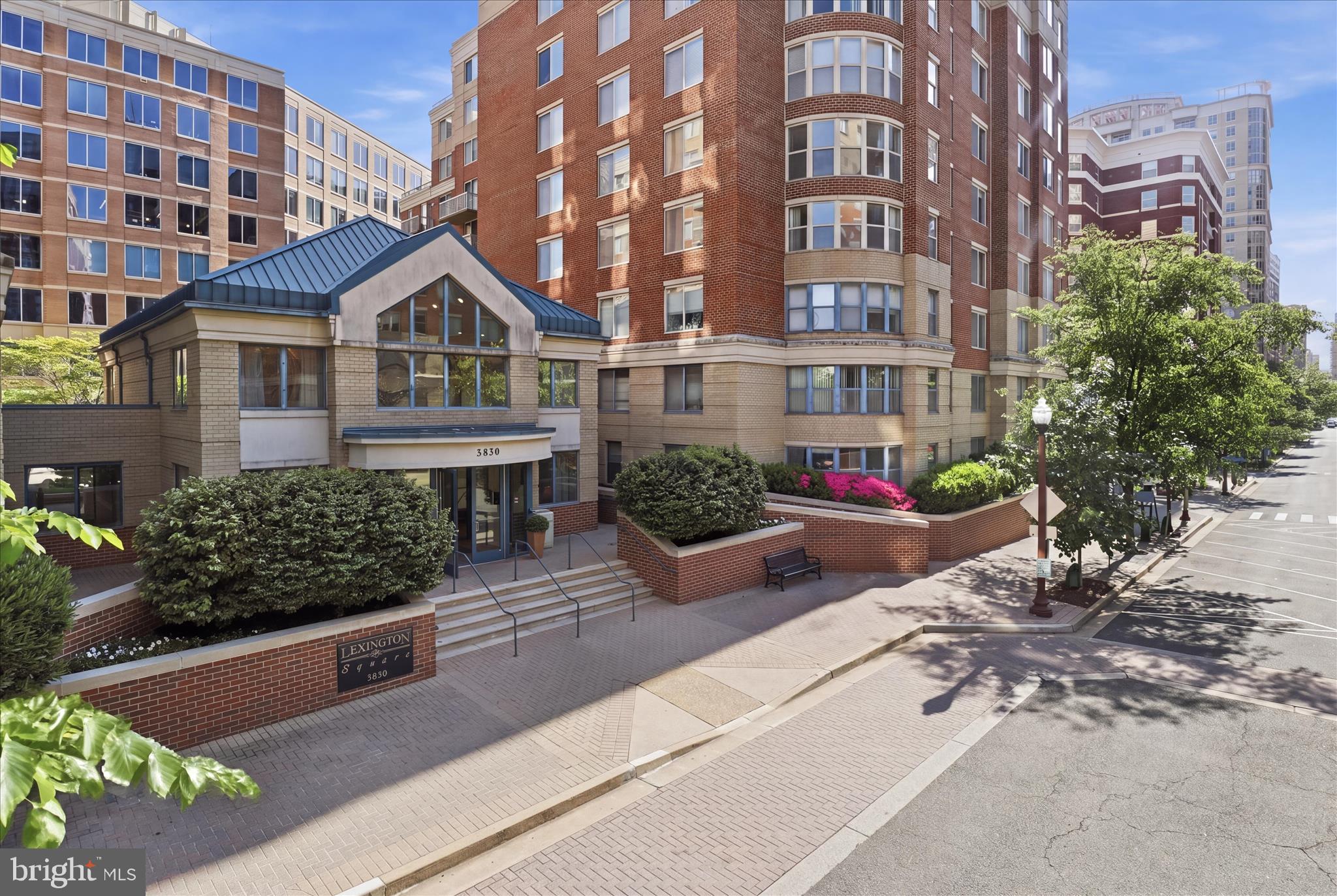 LEXINGTON SQUARE - Residential